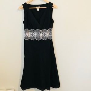 Loft dress with gorgeous detail in the middle.